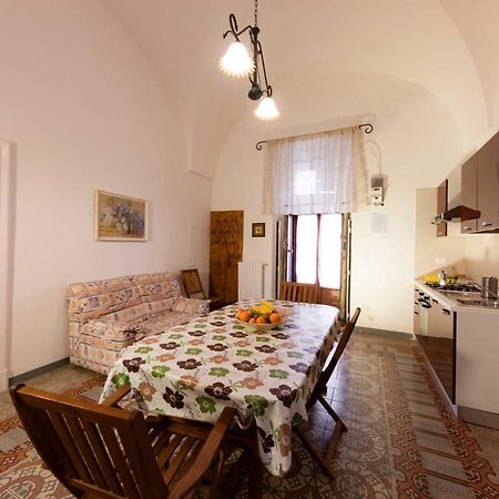Casa Vacanza La Stradella 오스투니 외부 사진
