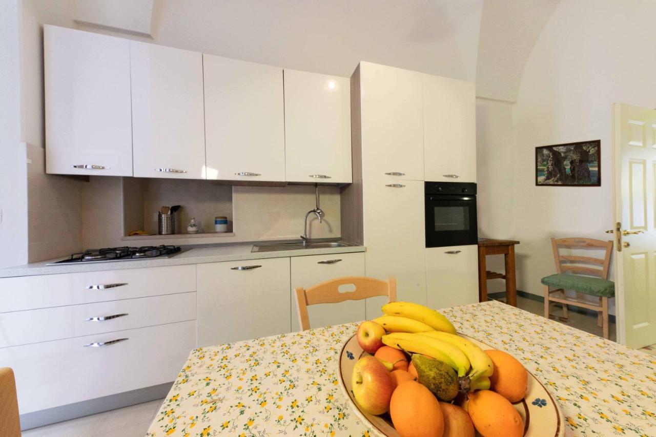 Casa Vacanza La Stradella 오스투니 외부 사진