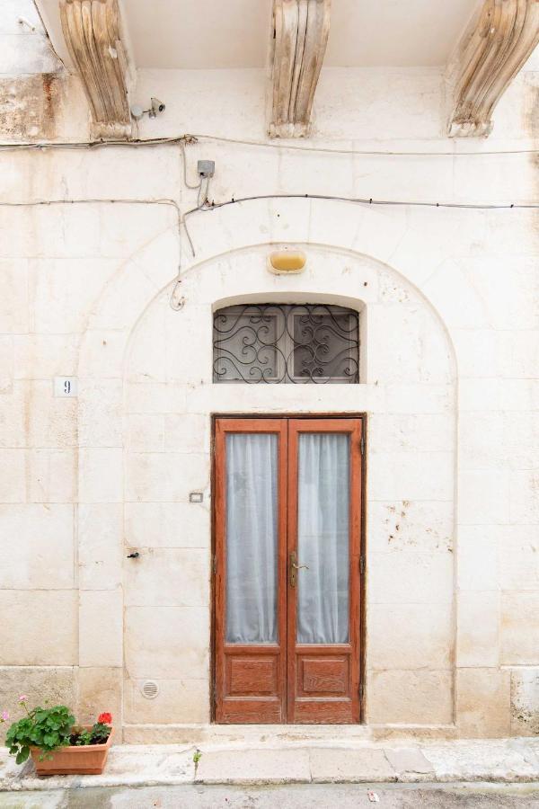 Casa Vacanza La Stradella 오스투니 외부 사진