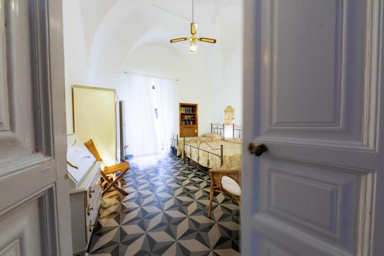 Casa Vacanza La Stradella 오스투니 외부 사진